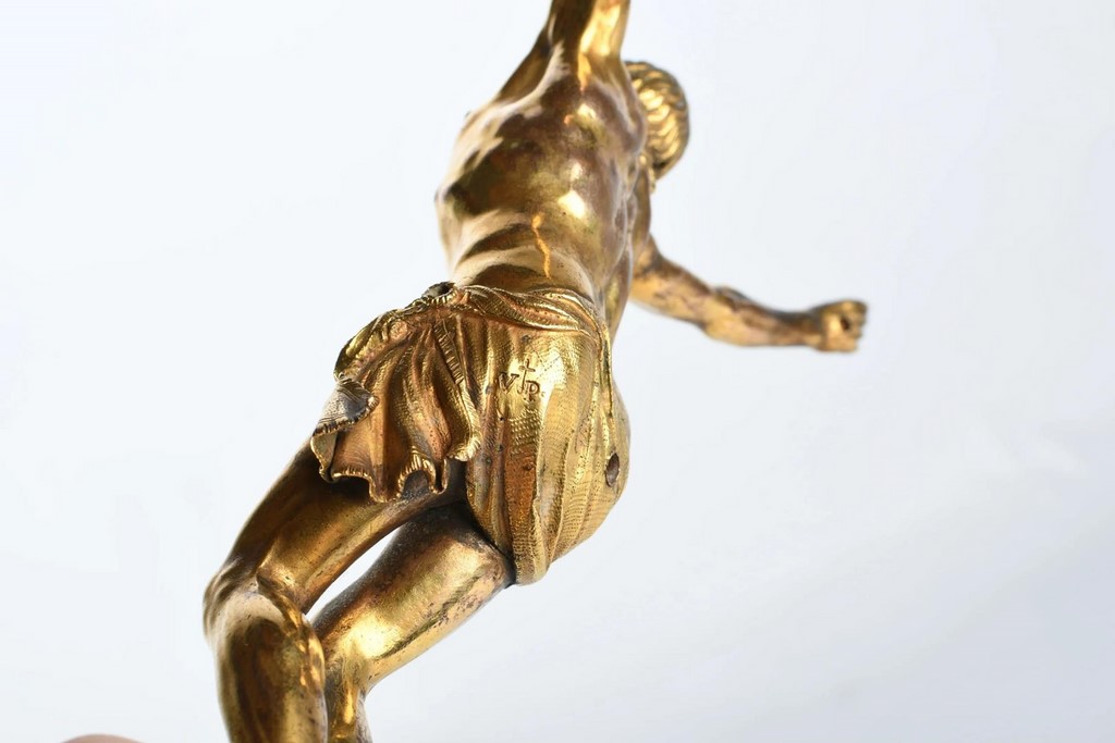 ARTISTE ITALO-FLAMAND début du XVIIème siècle Cristo Vivo statuette en bronze doré