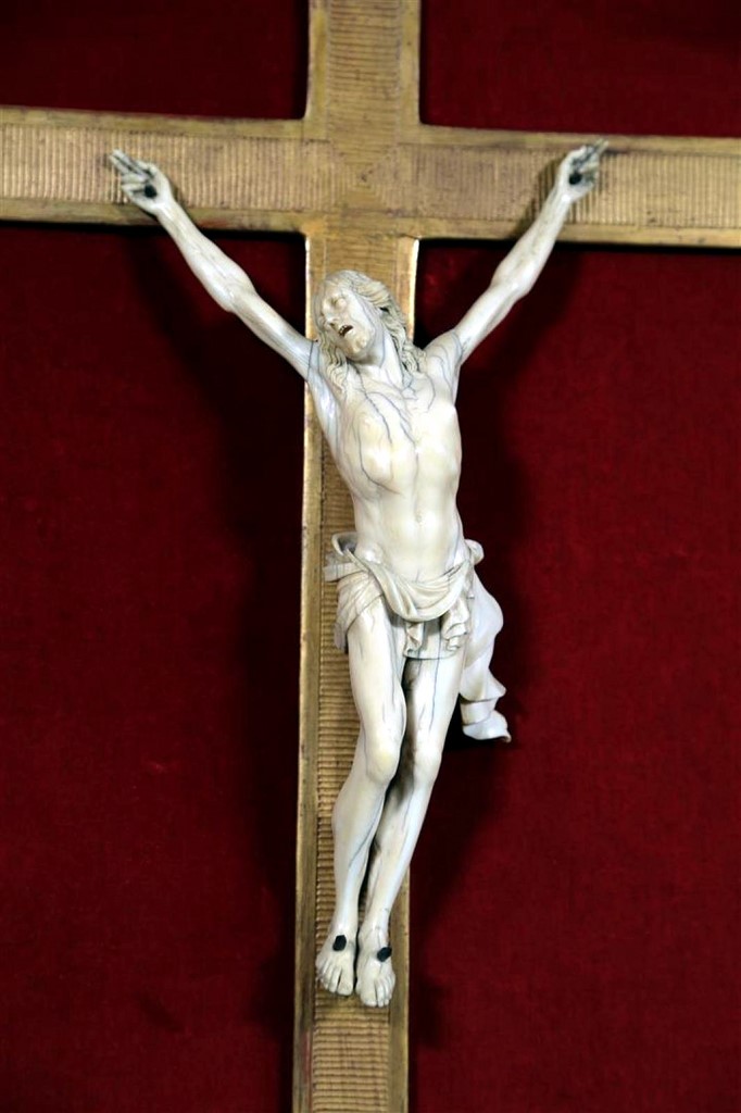 Christ en argent 18ème (non poiconné) (Ht 26cm)