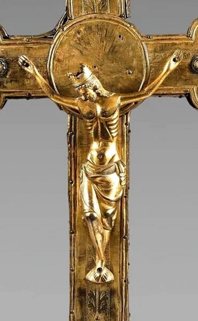 Christ rapporté sur une Croix de Procession double face à branches fleurdelisées en laiton gravé doré sur âme de bois 