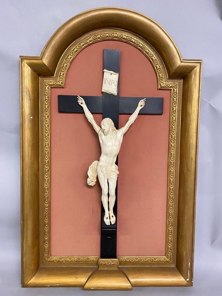 Crucifix de Chapelle en Ivoire