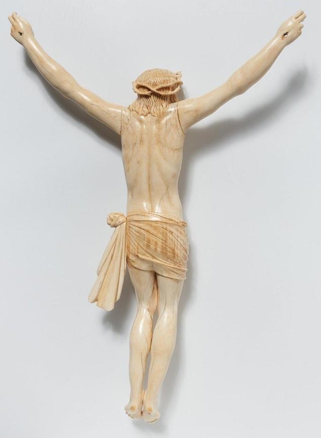 Grand crucifix avec Christ vivant en ivoire sculpté et croix en bois noirci