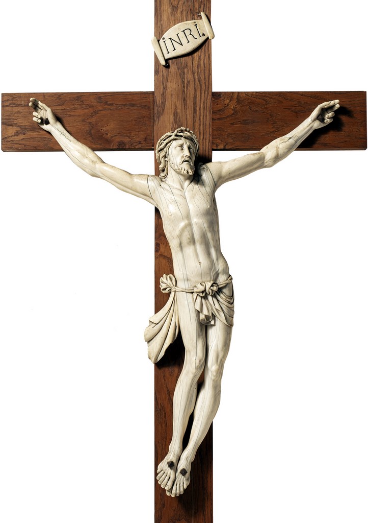 Travail Français XVIIIe siècle Christ en Croix en marbre blanc