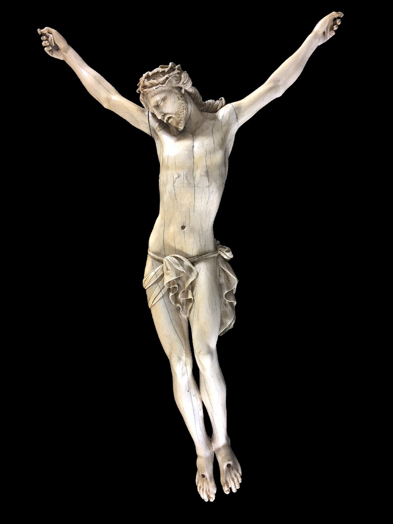 Cubisole Très grand Christ vivant en ivoire finement sculpté